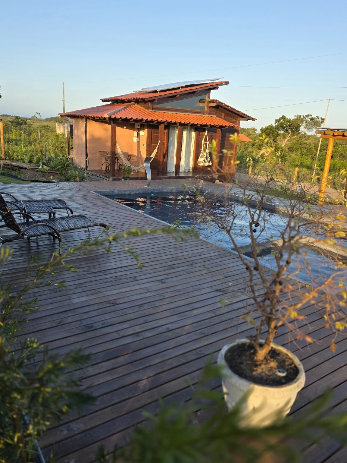Piscina privativa e Ville Signature durante o dia