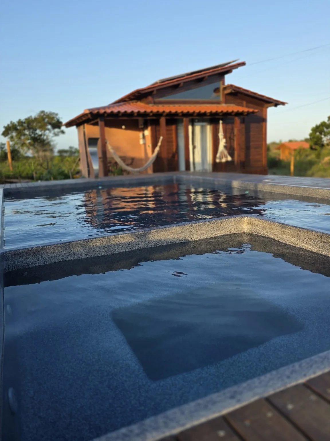 Piscina privativa diante do chalé